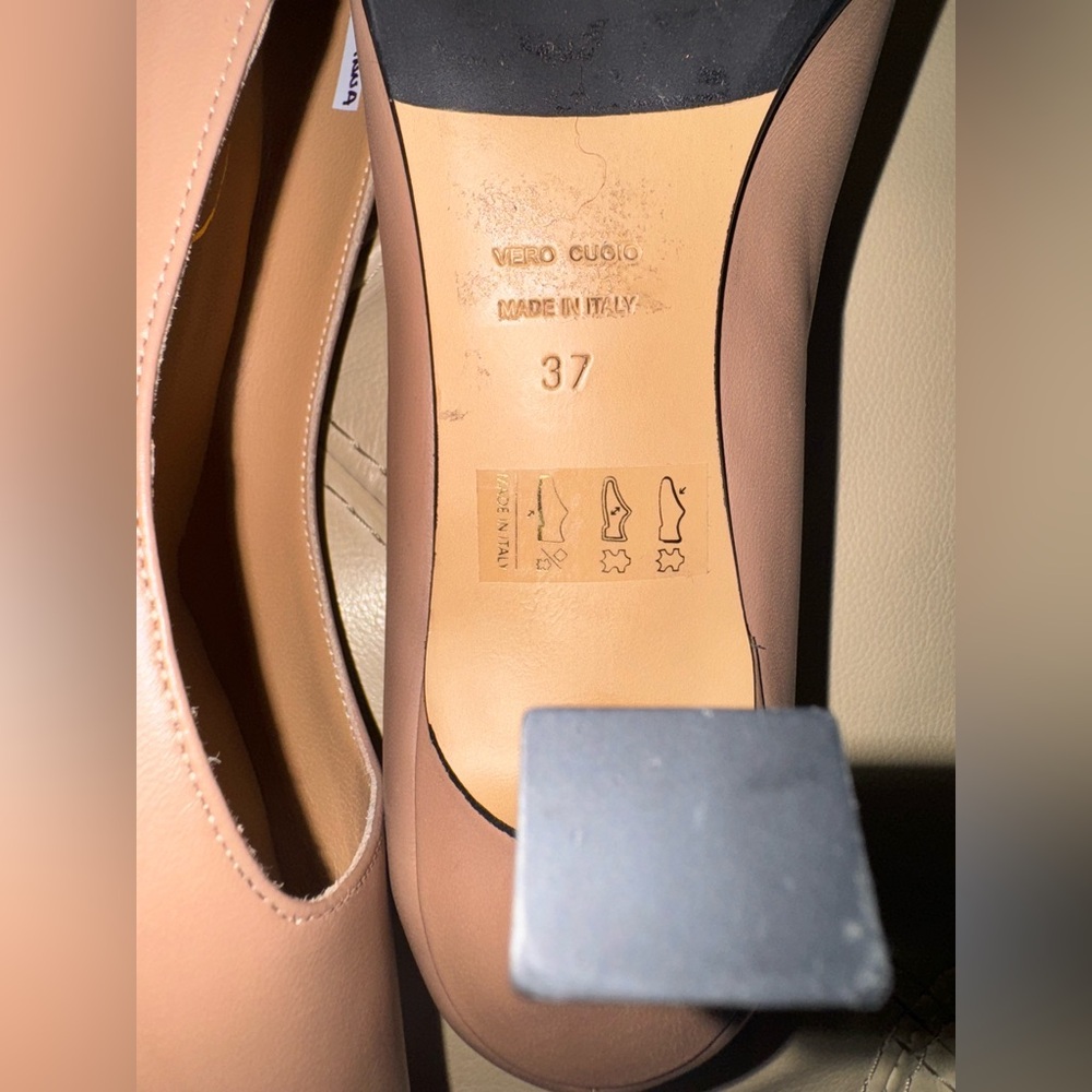 Brown’s Couture Beige Amour Heels Size 7 leather & rubber soles made in Italy - Picture 4 of 13